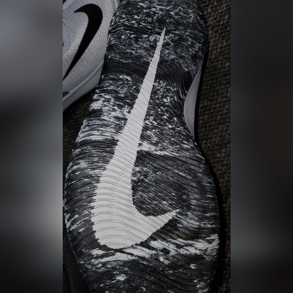 Nike Men's Fly By Low II Basketball Shoes - Picture 3 of 6